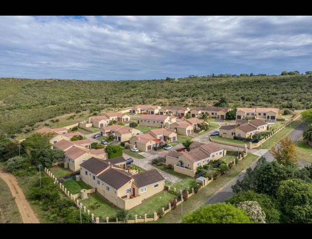 3 BEDROOM TOWNHOUSE FOR SALE IN OATLANDS